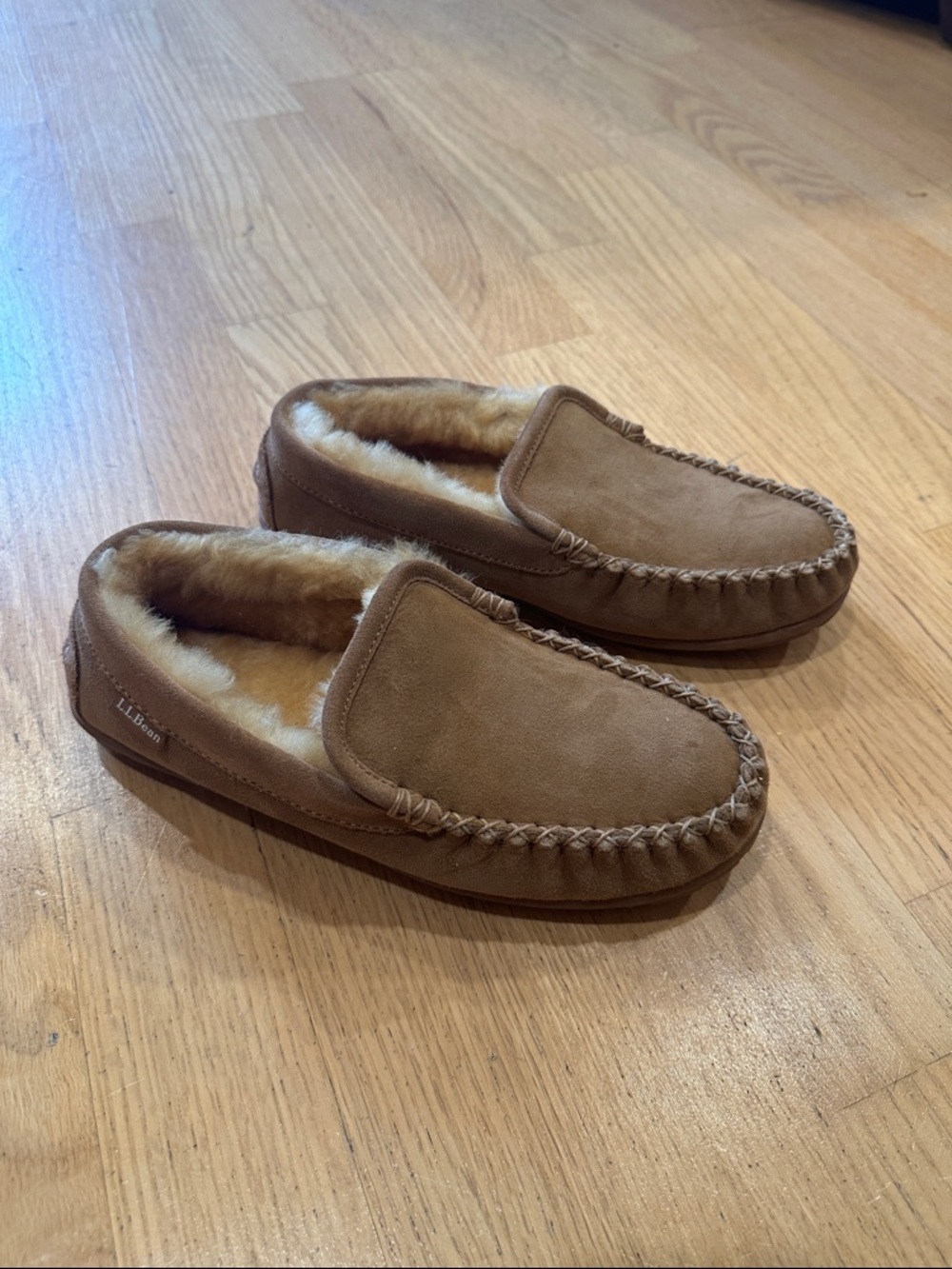 L.L. Bean women’s size 7 Chestnut Suede Shearling Moccasin Slippers